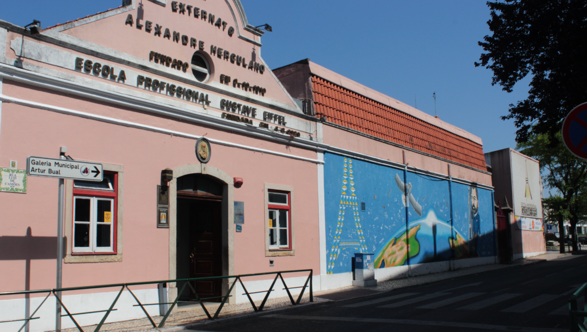 Edifício da Escola Profissional Gustave Eiffel na Amadora